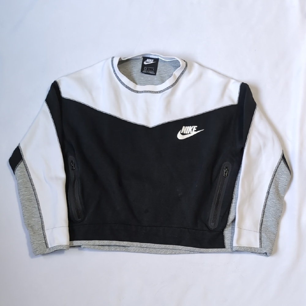Nike Black and White Crewneck Crop Sweatshirt